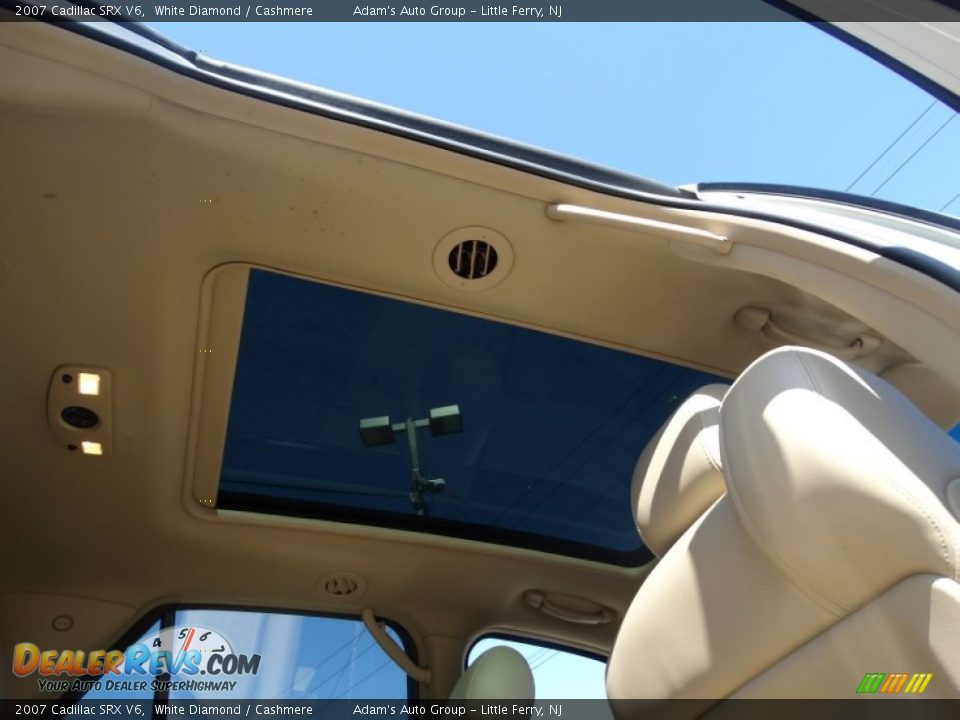 2007 Cadillac SRX V6 White Diamond / Cashmere Photo #16