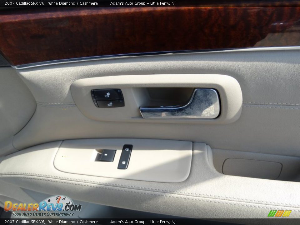 2007 Cadillac SRX V6 White Diamond / Cashmere Photo #18