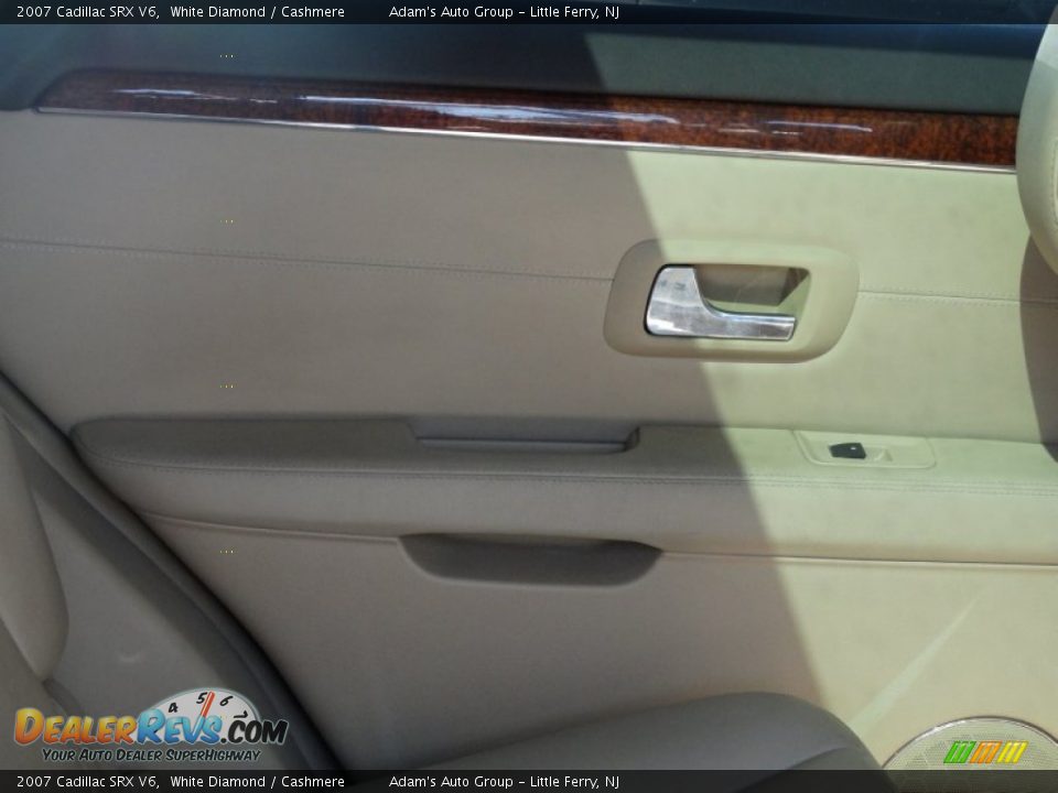2007 Cadillac SRX V6 White Diamond / Cashmere Photo #22