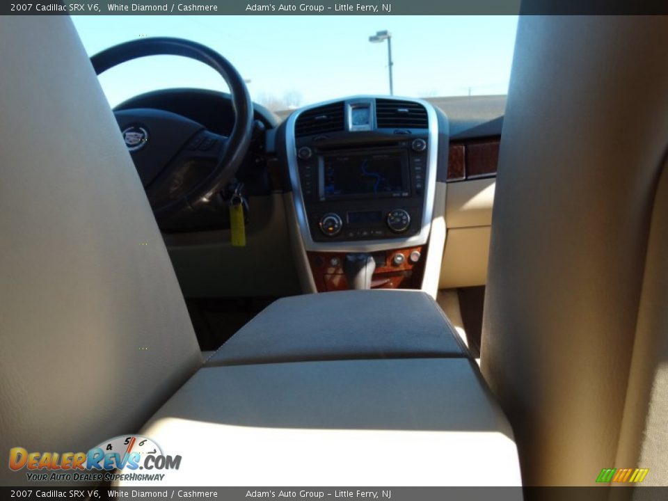 2007 Cadillac SRX V6 White Diamond / Cashmere Photo #23