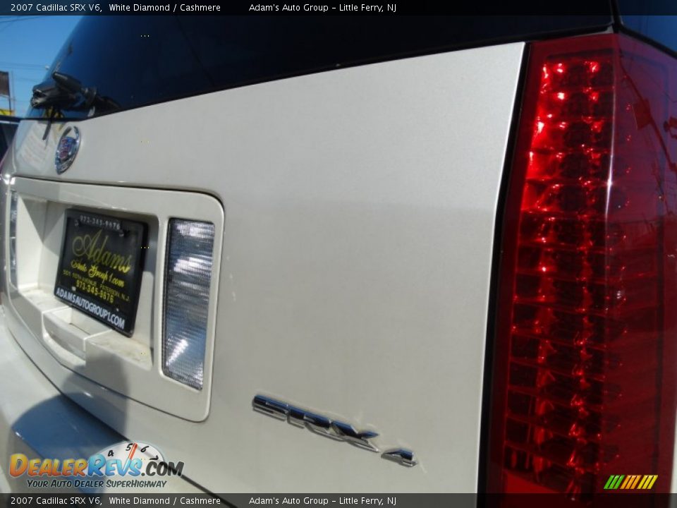 2007 Cadillac SRX V6 White Diamond / Cashmere Photo #29