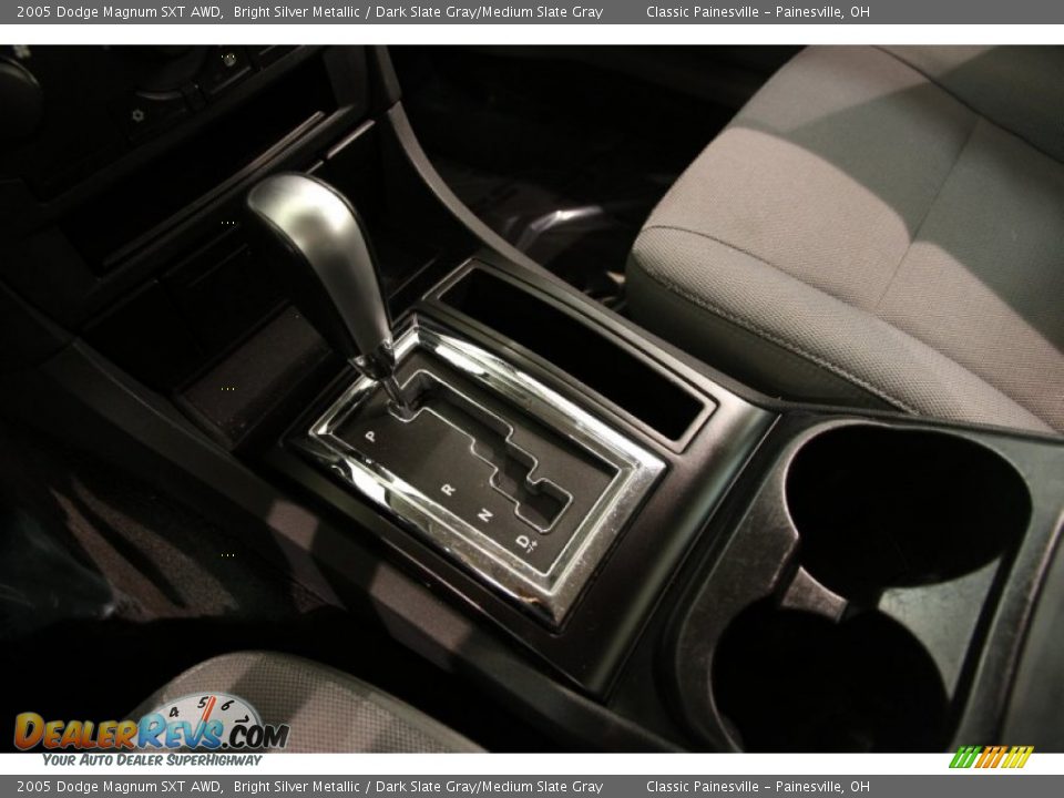 2005 Dodge Magnum SXT AWD Shifter Photo #9