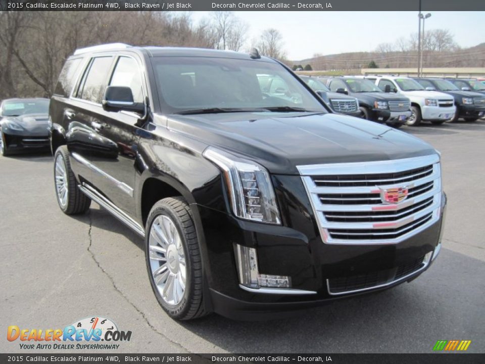 Front 3/4 View of 2015 Cadillac Escalade Platinum 4WD Photo #2