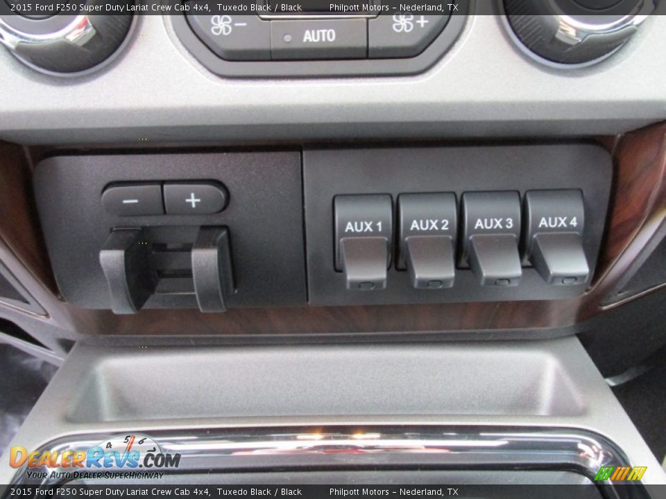 2015 Ford F250 Super Duty Lariat Crew Cab 4x4 Tuxedo Black / Black Photo #32