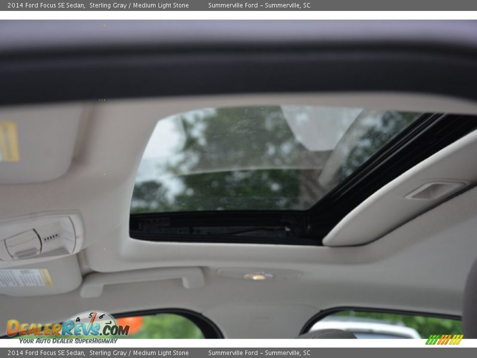 2014 Ford Focus SE Sedan Sterling Gray / Medium Light Stone Photo #9