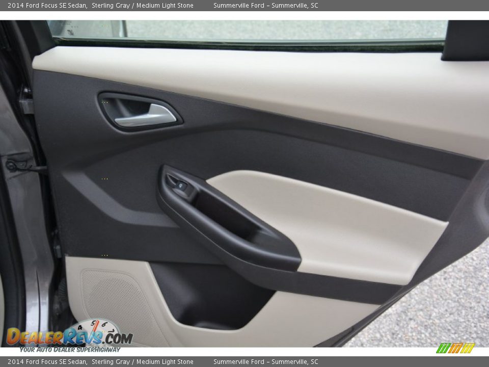 2014 Ford Focus SE Sedan Sterling Gray / Medium Light Stone Photo #17