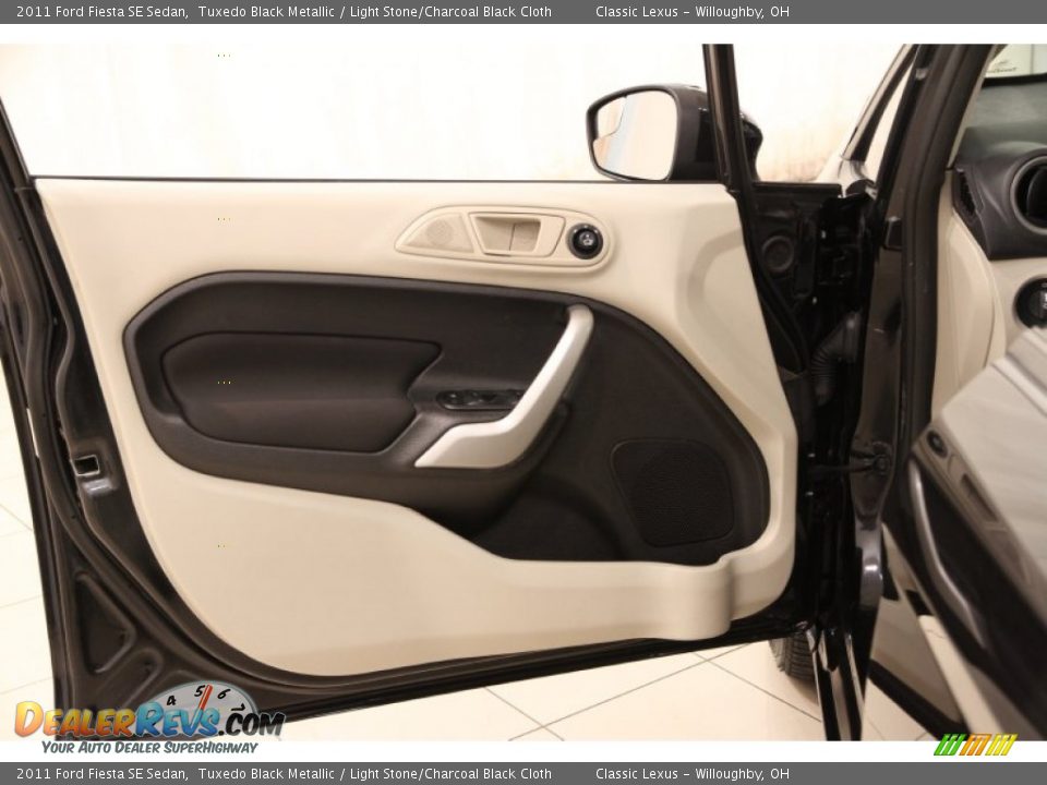 Door Panel of 2011 Ford Fiesta SE Sedan Photo #4