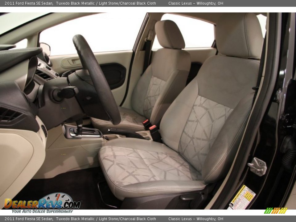 2011 Ford Fiesta SE Sedan Tuxedo Black Metallic / Light Stone/Charcoal Black Cloth Photo #5