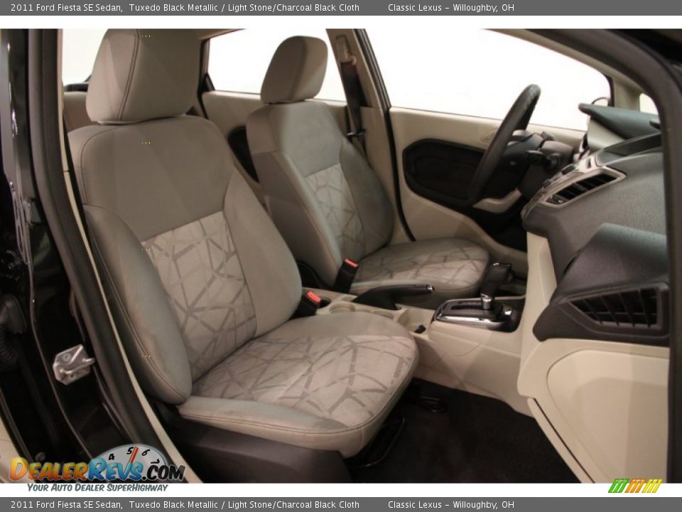 2011 Ford Fiesta SE Sedan Tuxedo Black Metallic / Light Stone/Charcoal Black Cloth Photo #10
