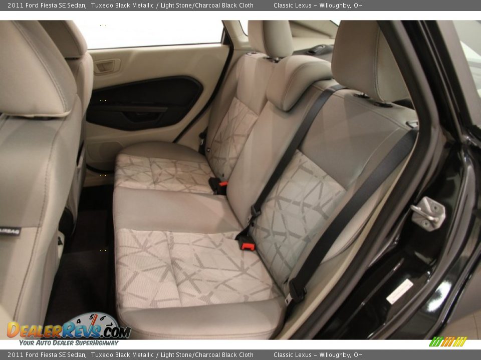 2011 Ford Fiesta SE Sedan Tuxedo Black Metallic / Light Stone/Charcoal Black Cloth Photo #12