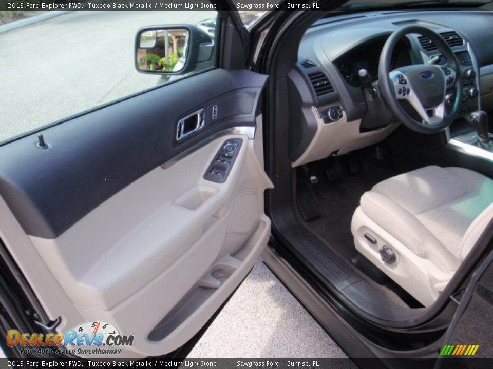 2013 Ford Explorer FWD Tuxedo Black Metallic / Medium Light Stone Photo #17