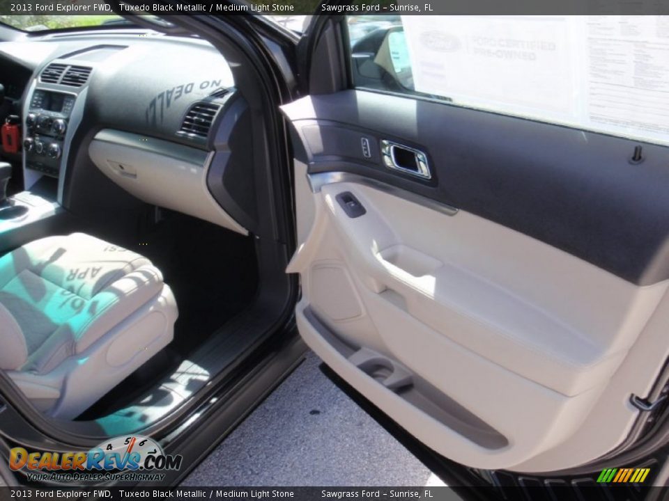 2013 Ford Explorer FWD Tuxedo Black Metallic / Medium Light Stone Photo #20