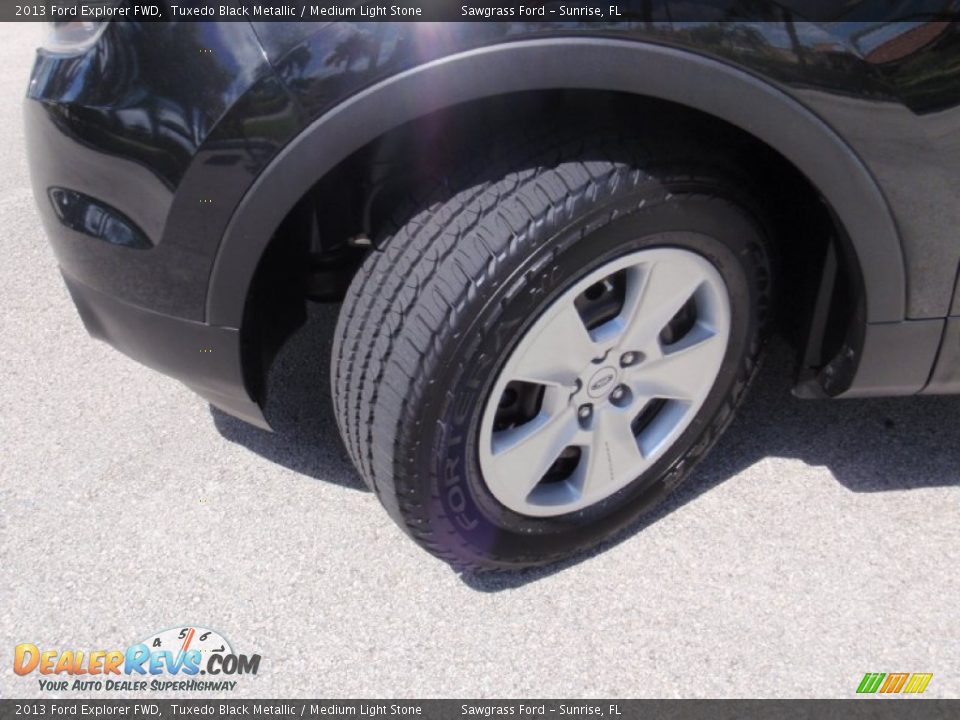 2013 Ford Explorer FWD Tuxedo Black Metallic / Medium Light Stone Photo #32