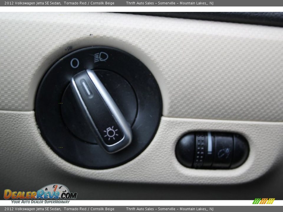 2012 Volkswagen Jetta SE Sedan Tornado Red / Cornsilk Beige Photo #15