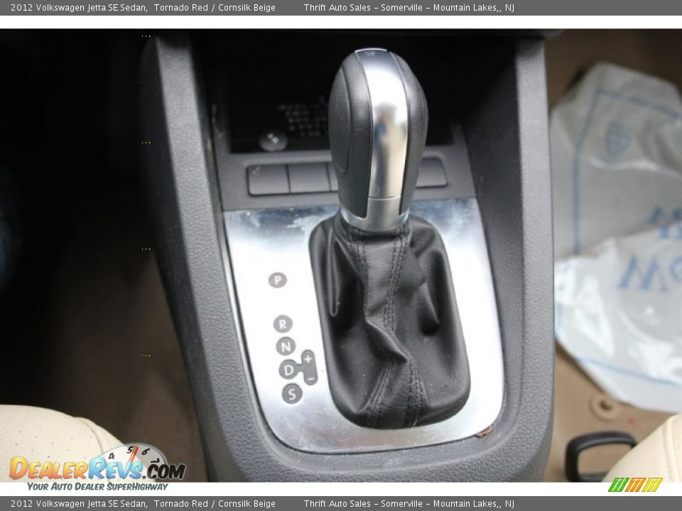 2012 Volkswagen Jetta SE Sedan Tornado Red / Cornsilk Beige Photo #18