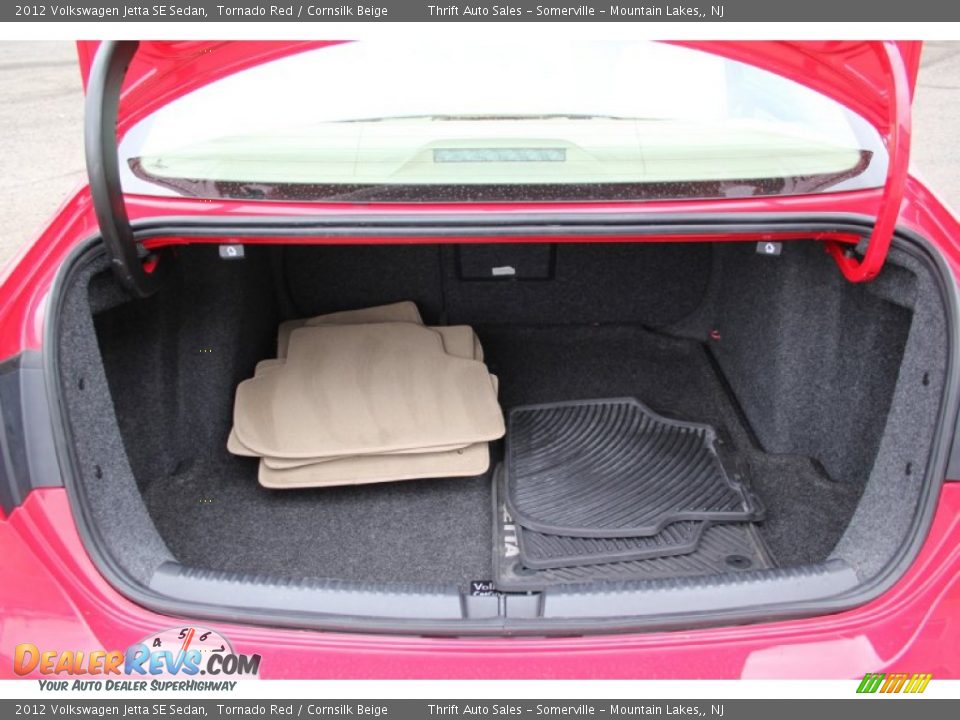 2012 Volkswagen Jetta SE Sedan Tornado Red / Cornsilk Beige Photo #22