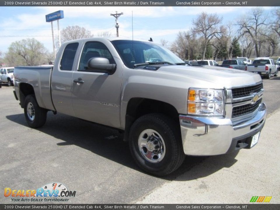 Front 3/4 View of 2009 Chevrolet Silverado 2500HD LT Extended Cab 4x4 Photo #2