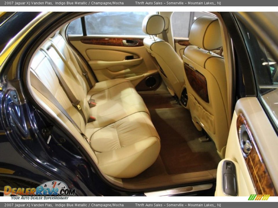 2007 Jaguar XJ Vanden Plas Indigo Blue Metallic / Champagne/Mocha Photo #28