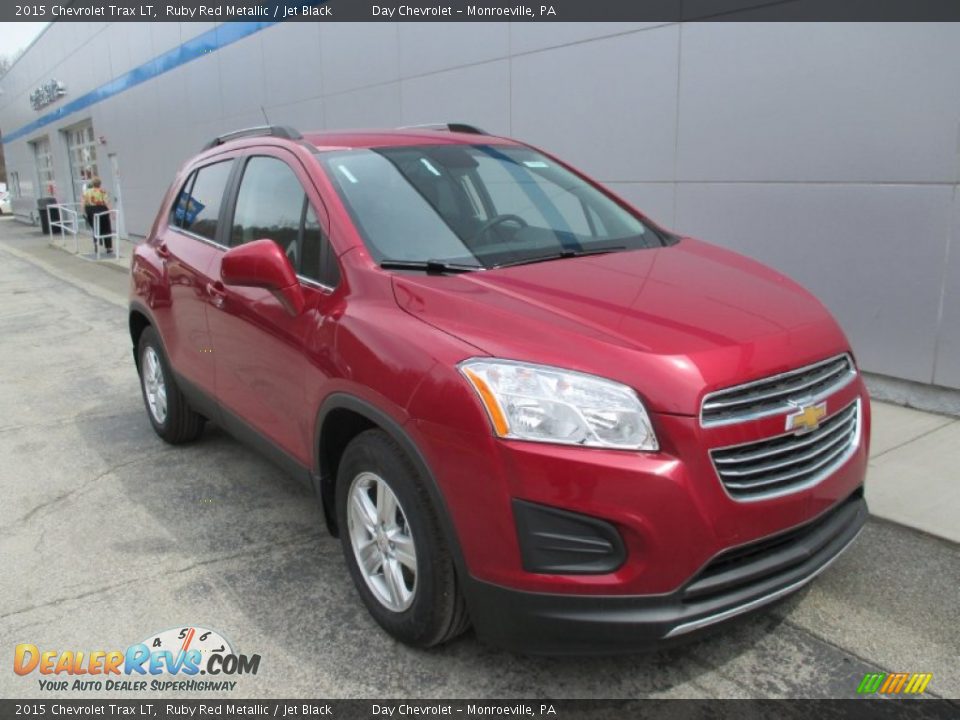 Front 3/4 View of 2015 Chevrolet Trax LT Photo #10