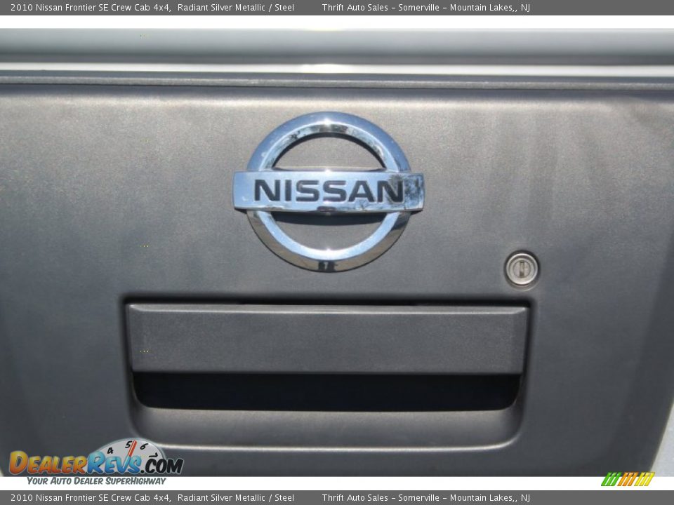 2010 Nissan Frontier SE Crew Cab 4x4 Radiant Silver Metallic / Steel Photo #10