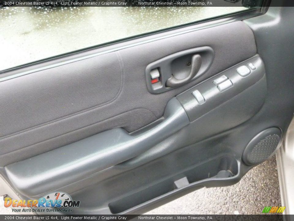2004 Chevrolet Blazer LS 4x4 Light Pewter Metallic / Graphite Gray Photo #11