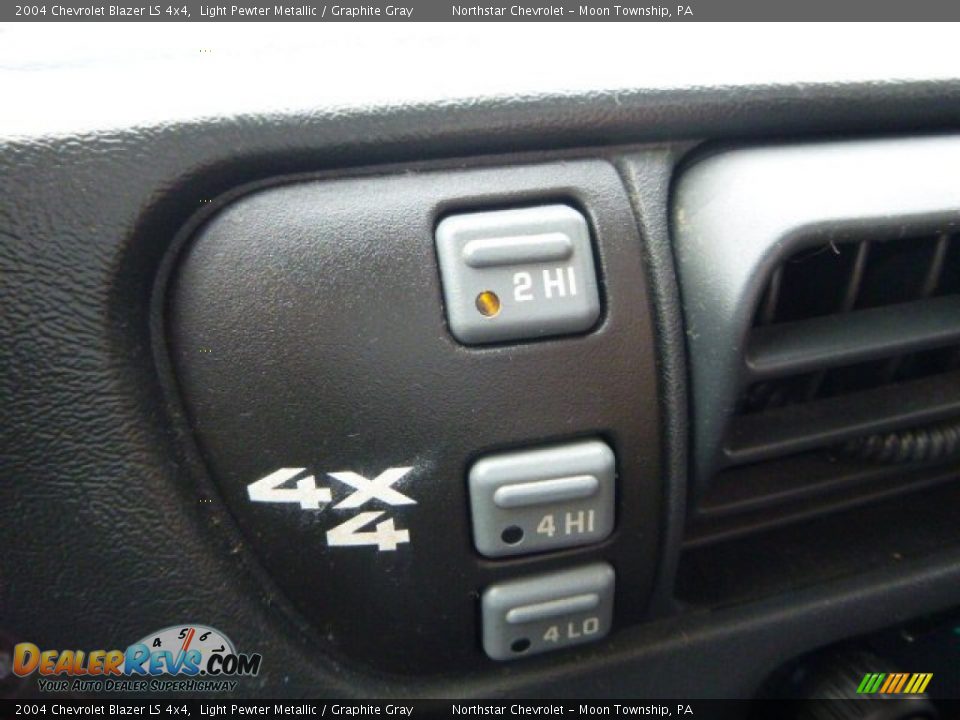 2004 Chevrolet Blazer LS 4x4 Light Pewter Metallic / Graphite Gray Photo #12