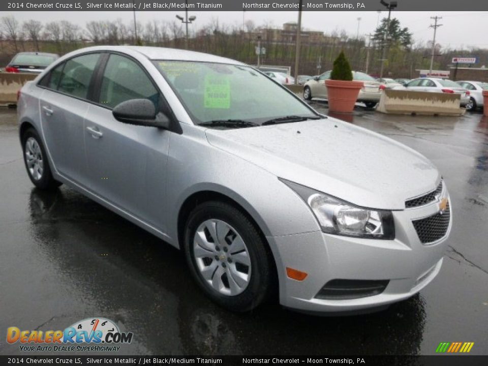 Front 3/4 View of 2014 Chevrolet Cruze LS Photo #7