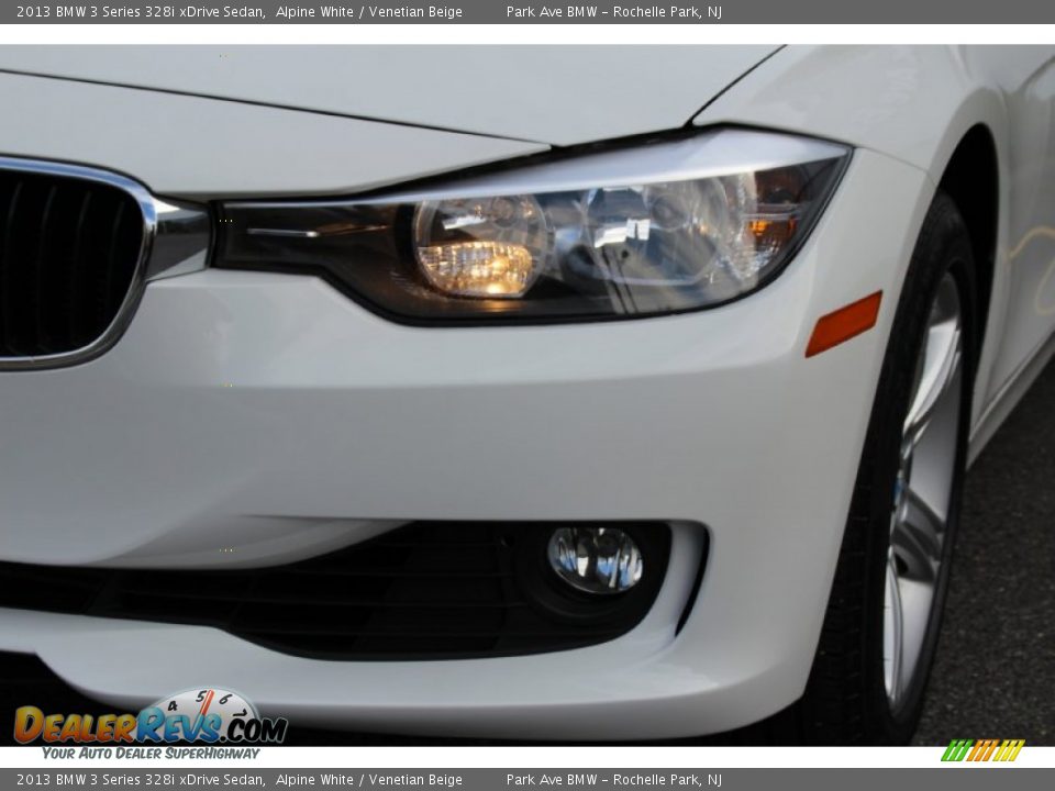 2013 BMW 3 Series 328i xDrive Sedan Alpine White / Venetian Beige Photo #32