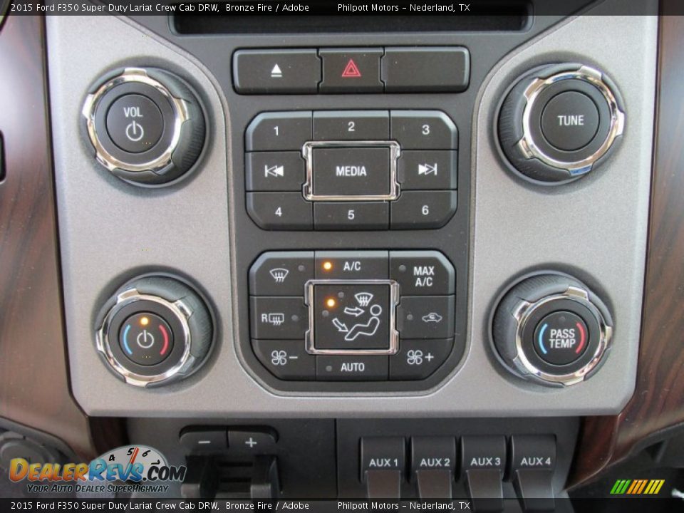 Controls of 2015 Ford F350 Super Duty Lariat Crew Cab DRW Photo #30