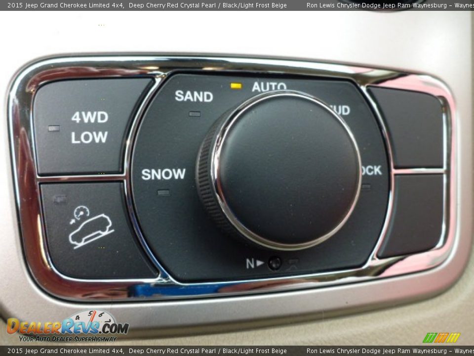 2015 Jeep Grand Cherokee Limited 4x4 Deep Cherry Red Crystal Pearl / Black/Light Frost Beige Photo #16