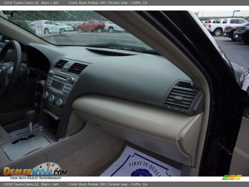 2009 Toyota Camry LE Black / Ash Photo #17