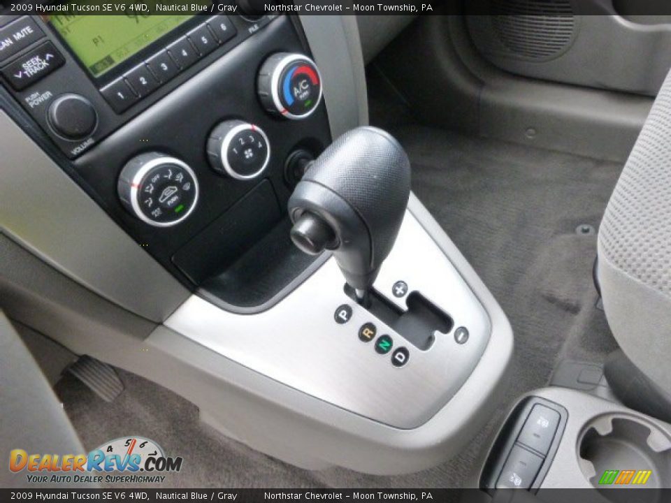 2009 Hyundai Tucson SE V6 4WD Shifter Photo #16