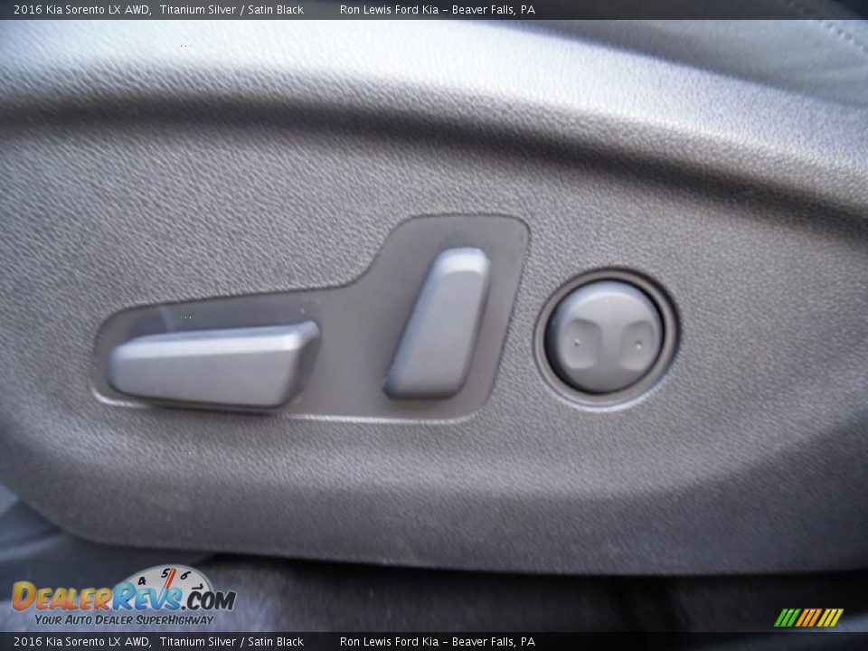 2016 Kia Sorento LX AWD Titanium Silver / Satin Black Photo #17