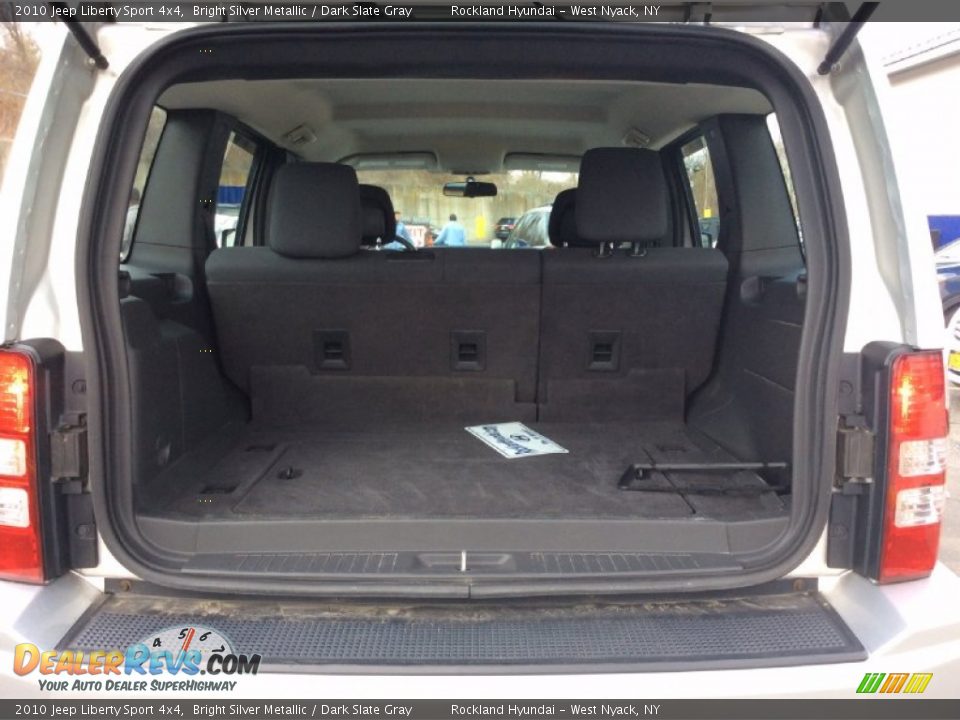 2010 Jeep Liberty Sport 4x4 Bright Silver Metallic / Dark Slate Gray Photo #18