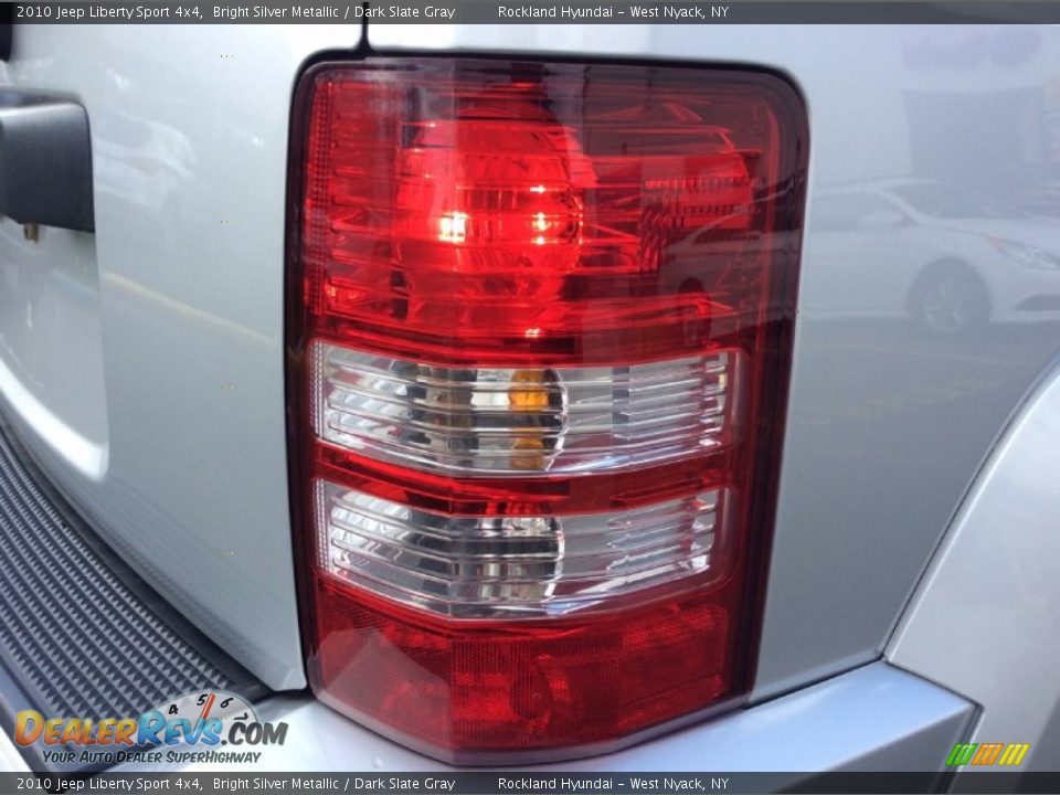 2010 Jeep Liberty Sport 4x4 Bright Silver Metallic / Dark Slate Gray Photo #19