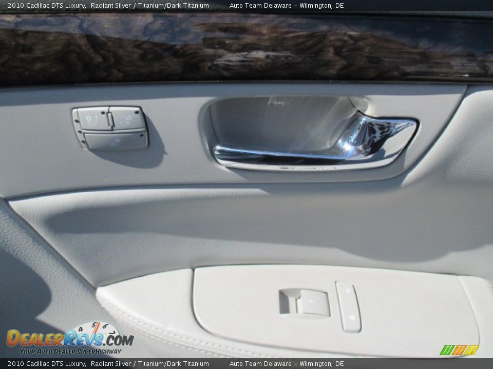 2010 Cadillac DTS Luxury Radiant Silver / Titanium/Dark Titanium Photo #29