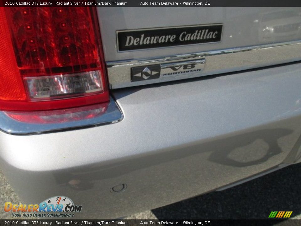 2010 Cadillac DTS Luxury Radiant Silver / Titanium/Dark Titanium Photo #31