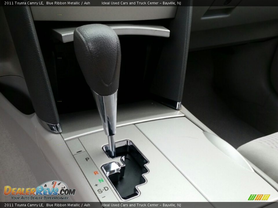 2011 Toyota Camry LE Shifter Photo #21