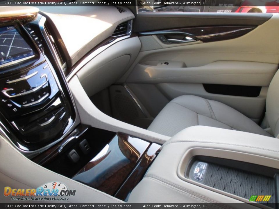 2015 Cadillac Escalade Luxury 4WD White Diamond Tricoat / Shale/Cocoa Photo #16