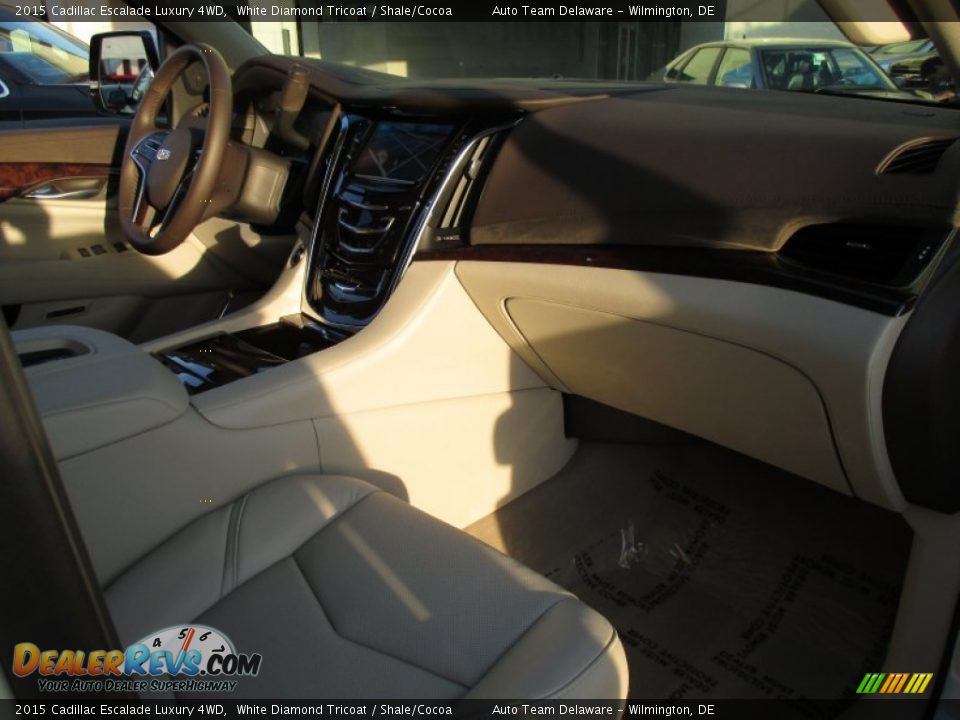 2015 Cadillac Escalade Luxury 4WD White Diamond Tricoat / Shale/Cocoa Photo #17