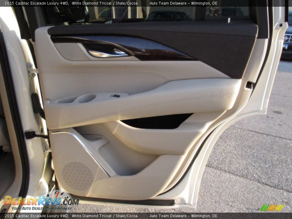 2015 Cadillac Escalade Luxury 4WD White Diamond Tricoat / Shale/Cocoa Photo #36