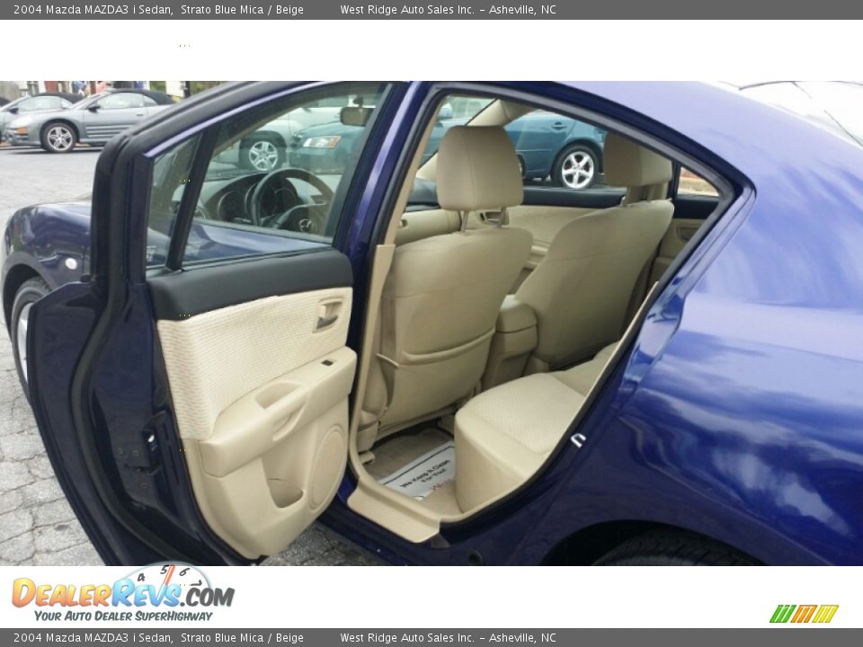 2004 Mazda MAZDA3 i Sedan Strato Blue Mica / Beige Photo #17