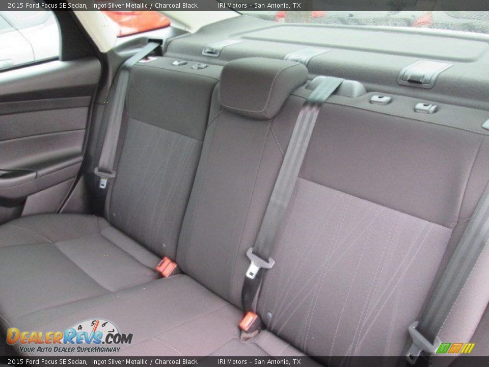 2015 Ford Focus SE Sedan Ingot Silver Metallic / Charcoal Black Photo #12
