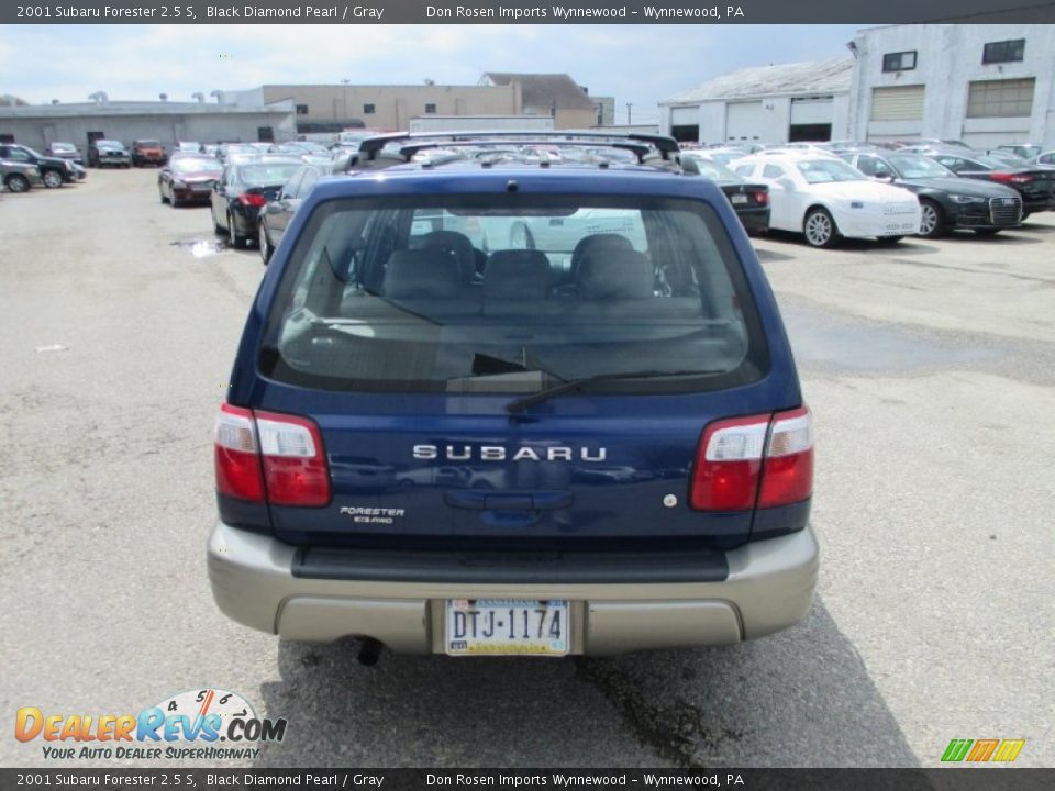2001 Subaru Forester 2.5 S Black Diamond Pearl / Gray Photo #9