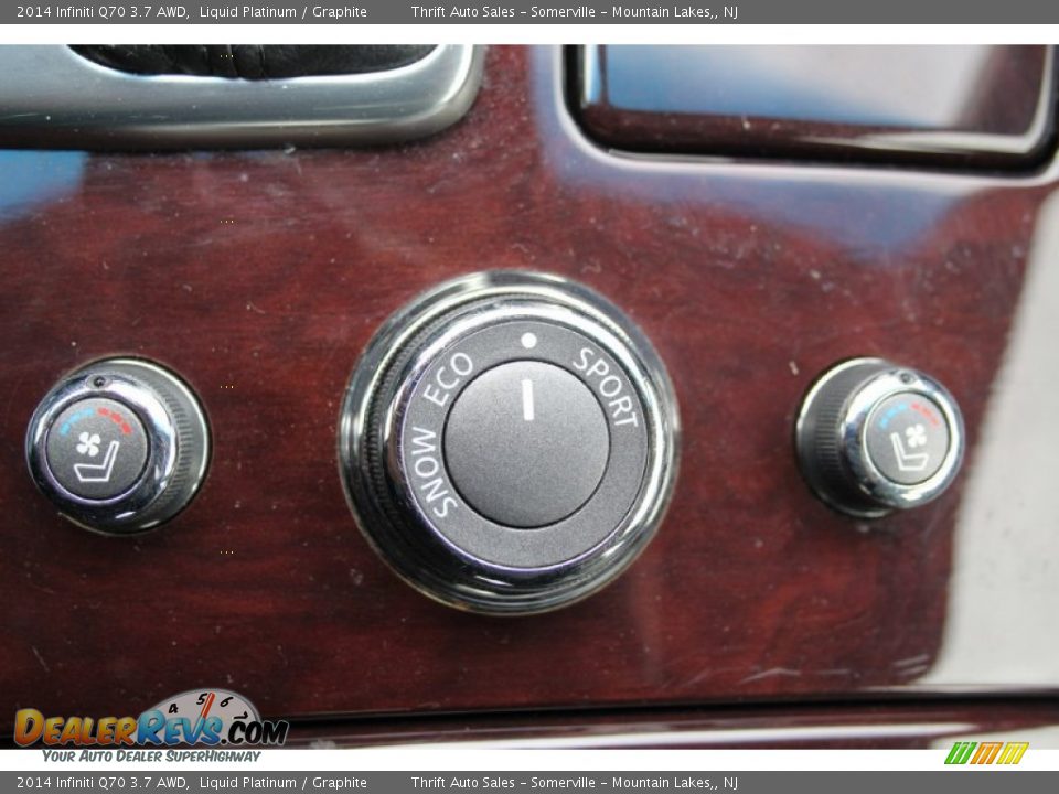 Controls of 2014 Infiniti Q70 3.7 AWD Photo #30