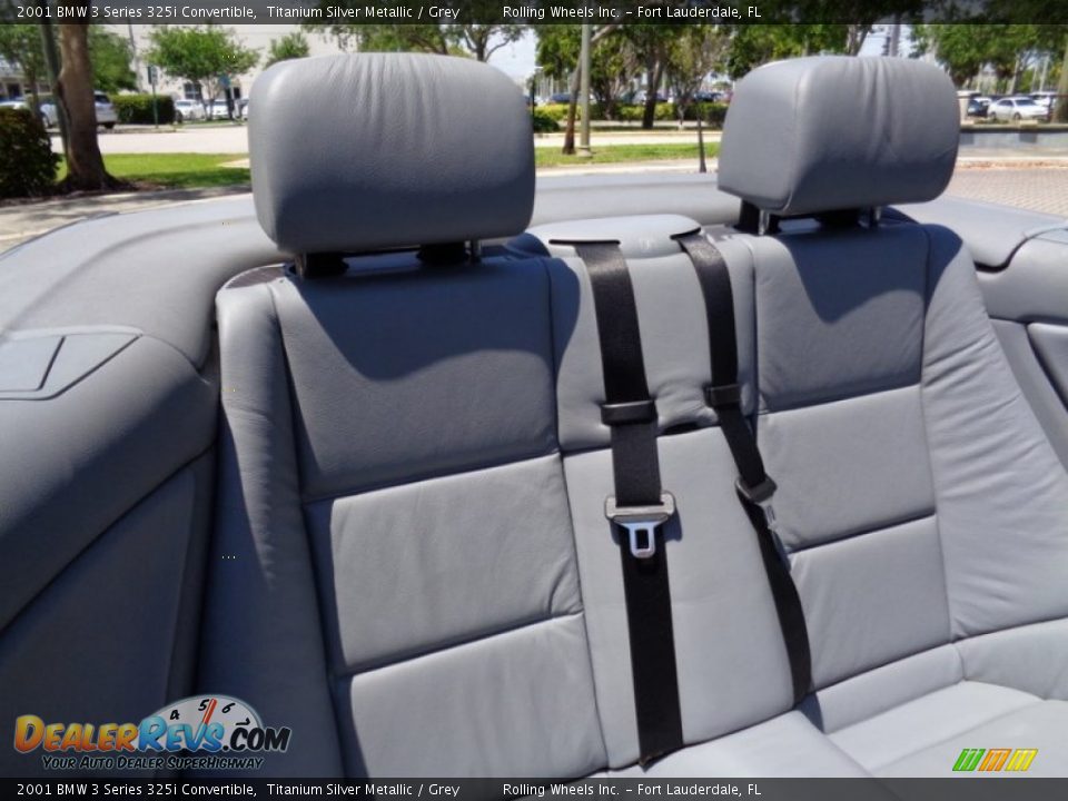 Rear Seat of 2001 BMW 3 Series 325i Convertible Photo #10