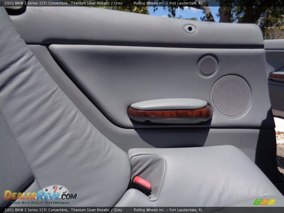 Rear Seat of 2001 BMW 3 Series 325i Convertible Photo #33