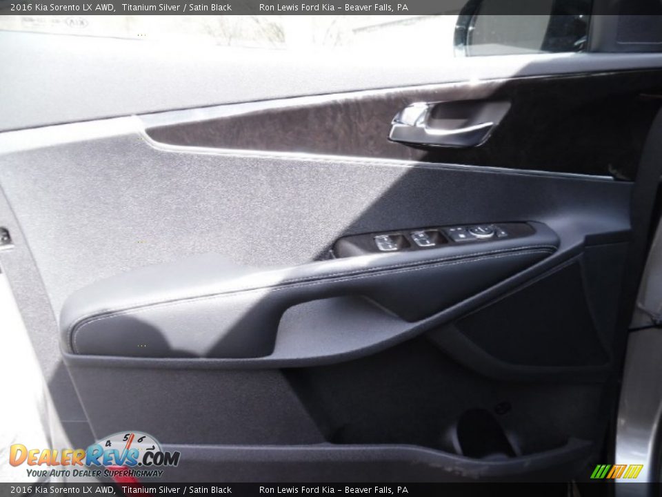 2016 Kia Sorento LX AWD Titanium Silver / Satin Black Photo #15