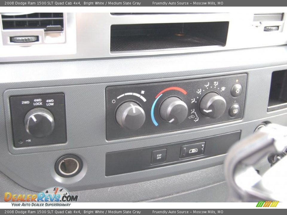 2008 Dodge Ram 1500 SLT Quad Cab 4x4 Bright White / Medium Slate Gray Photo #21