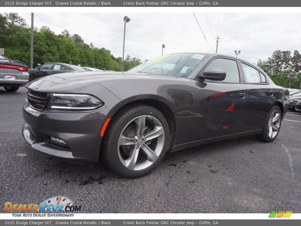 Front 3/4 View of 2015 Dodge Charger SXT Photo #3